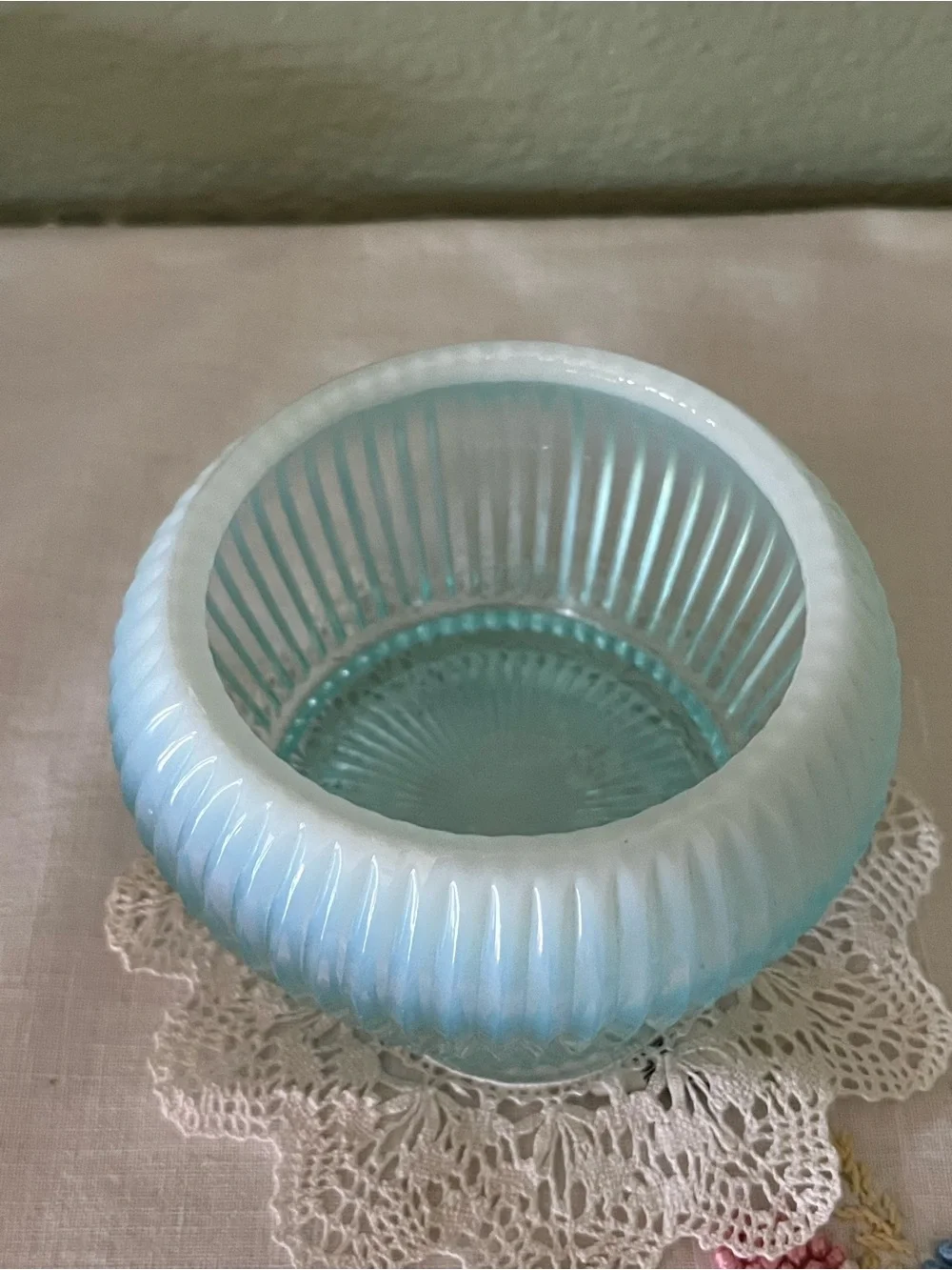 Vintage 1980s Fenton French Opalescent Rib Optic Glass Rose Bowl Vase, magnese
